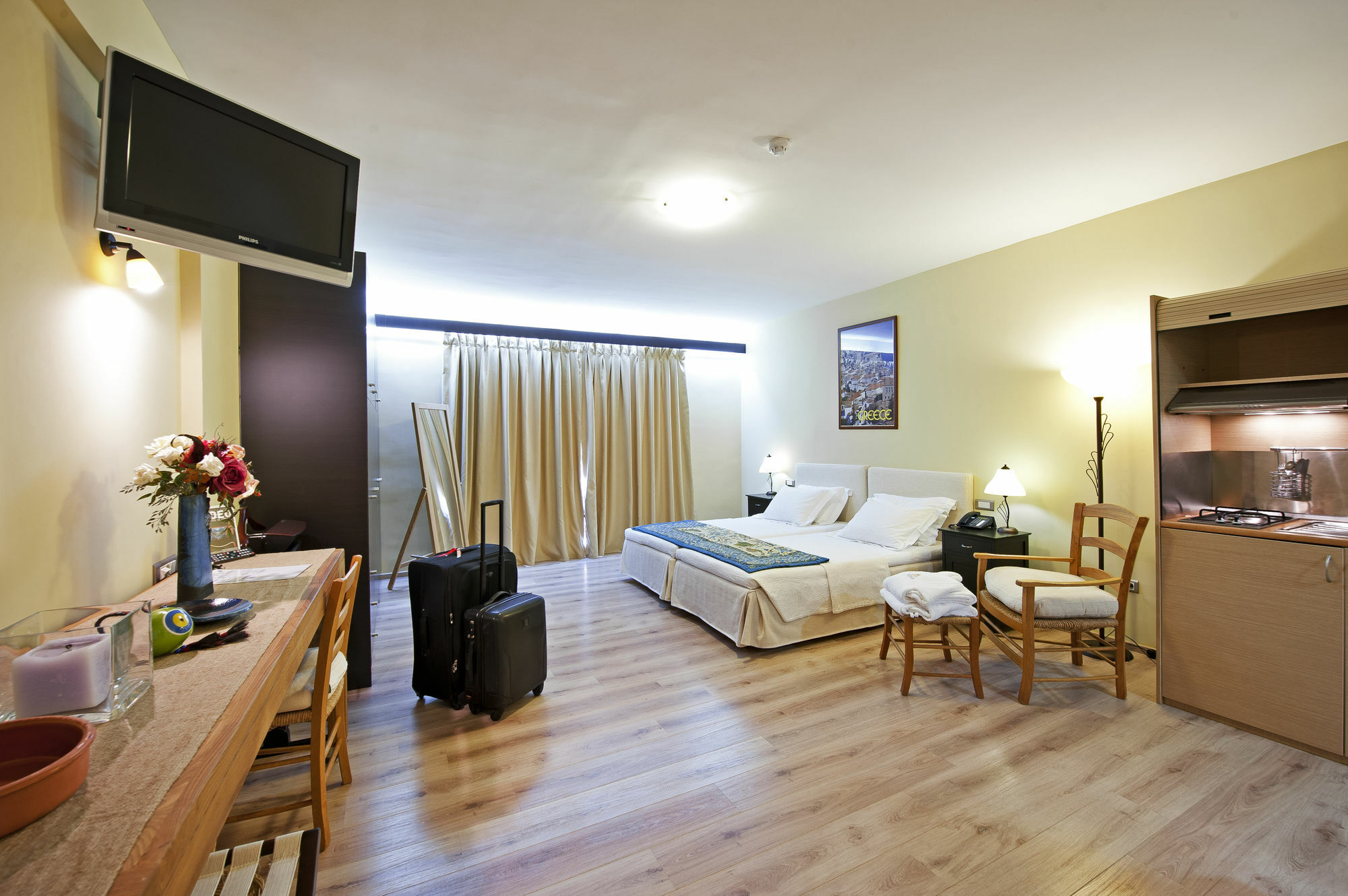 Efplias Hotel Apartments Piraeus Exterior photo