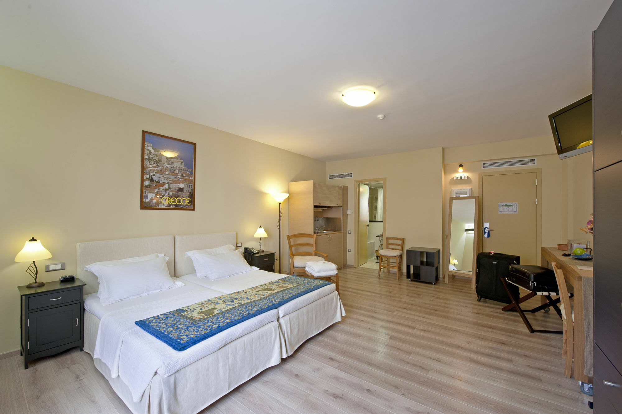 Efplias Hotel Apartments Piraeus Exterior photo